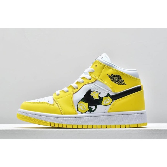 Air Jordan 1 Mid Yellow Black Flower AV5174-700 4